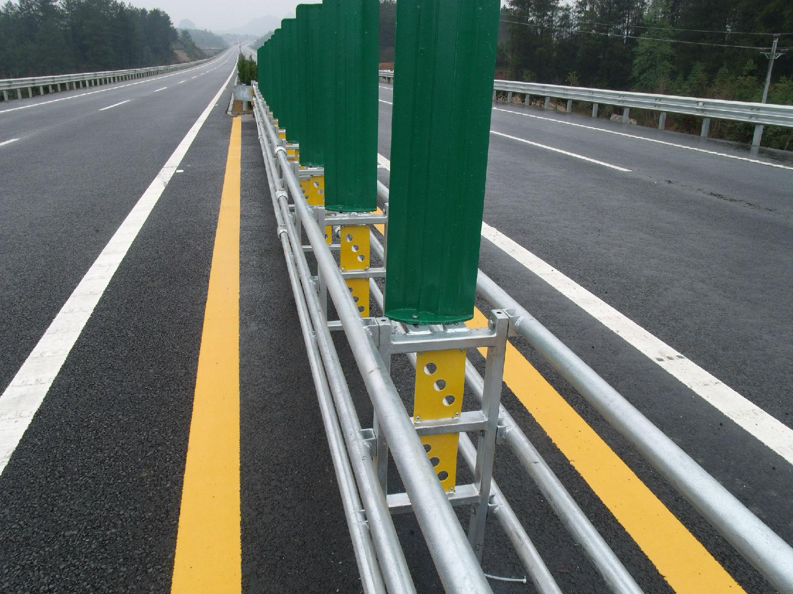 东莞市高速公路波形护栏喷塑波形护栏 - 哪里好